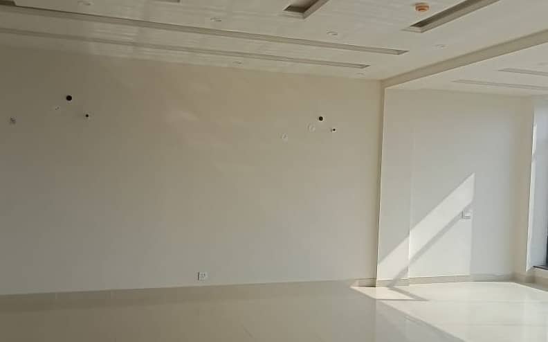 4 Marla 3rd commercial floor very near to DHA complex availble for rent 0