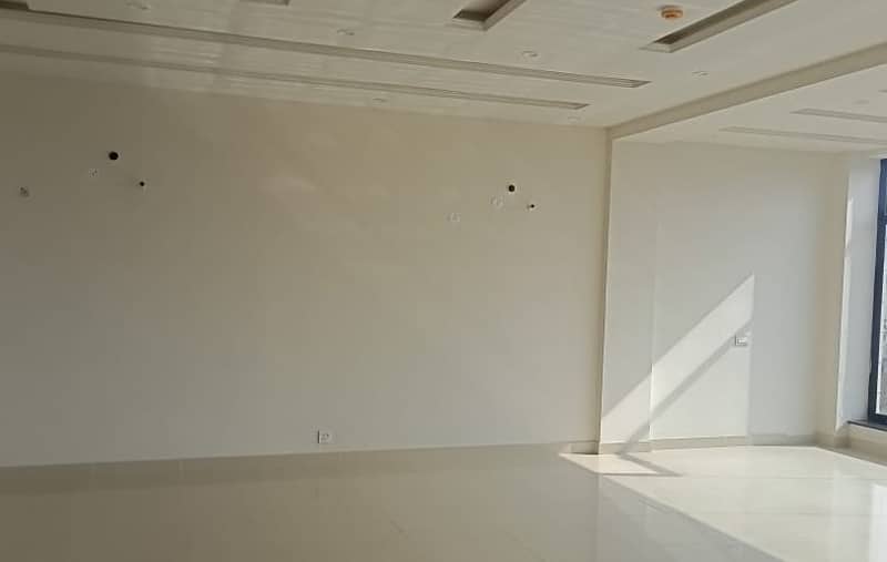 4 Marla 3rd commercial floor very near to DHA complex availble for rent 3