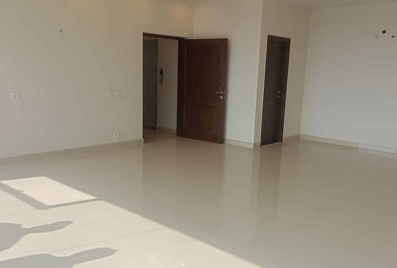 4 Marla 3rd commercial floor very near to DHA complex availble for rent 6