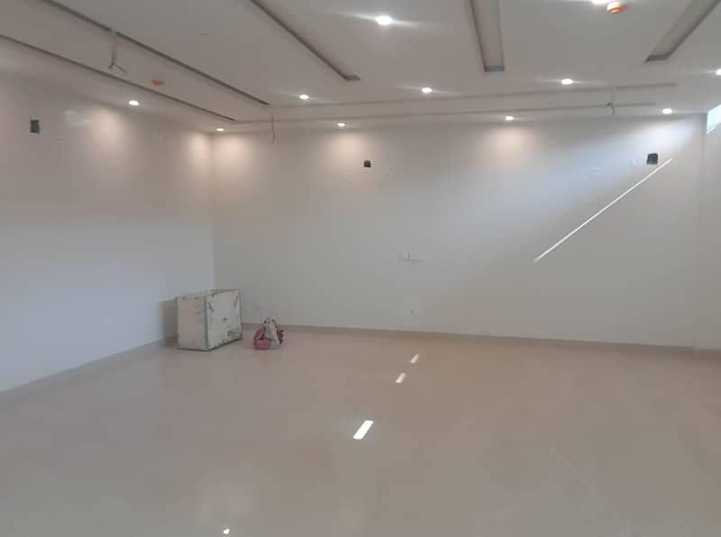 4 Marla 3rd commercial floor very near to DHA complex availble for rent 9