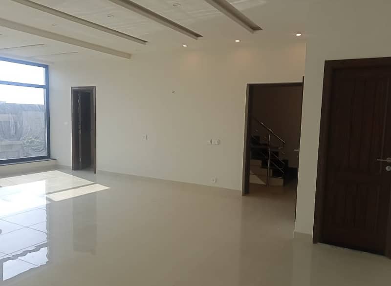 4 Marla 3rd commercial floor very near to DHA complex availble for rent 16