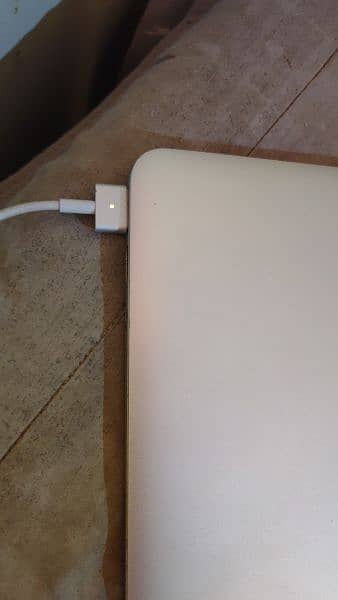 Apple mckbook Air13 inch  2012 1