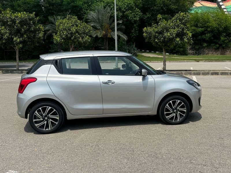 Suzuki Swift GLX CVT  2022 2