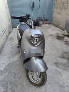 YADEA METRO M-6 Electric Scooter (2024) MODEL