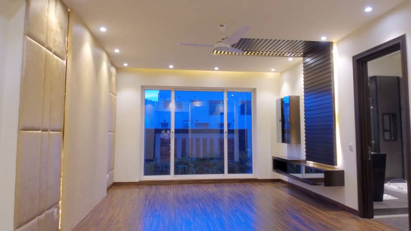 1 Kanal Luxury Modern designe Slightly Used House For Sale In DHA Phase 5 Lahore. Prime Location 13