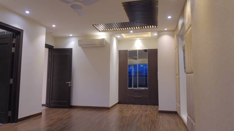 1 Kanal Luxury Modern designe Slightly Used House For Sale In DHA Phase 5 Lahore. Prime Location 14