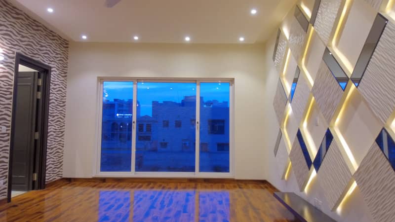 1 Kanal Luxury Modern designe Slightly Used House For Sale In DHA Phase 5 Lahore. Prime Location 28