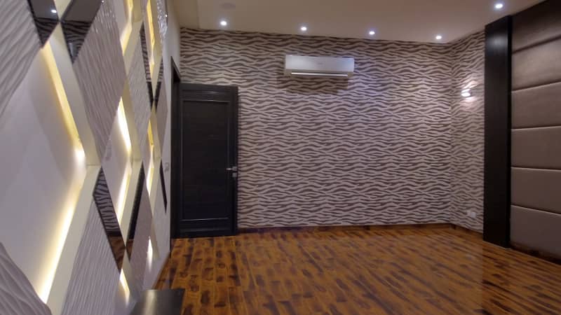 1 Kanal Luxury Modern designe Slightly Used House For Sale In DHA Phase 5 Lahore. Prime Location 29