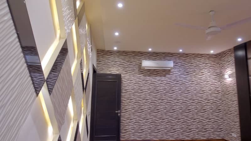 1 Kanal Luxury Modern designe Slightly Used House For Sale In DHA Phase 5 Lahore. Prime Location 30