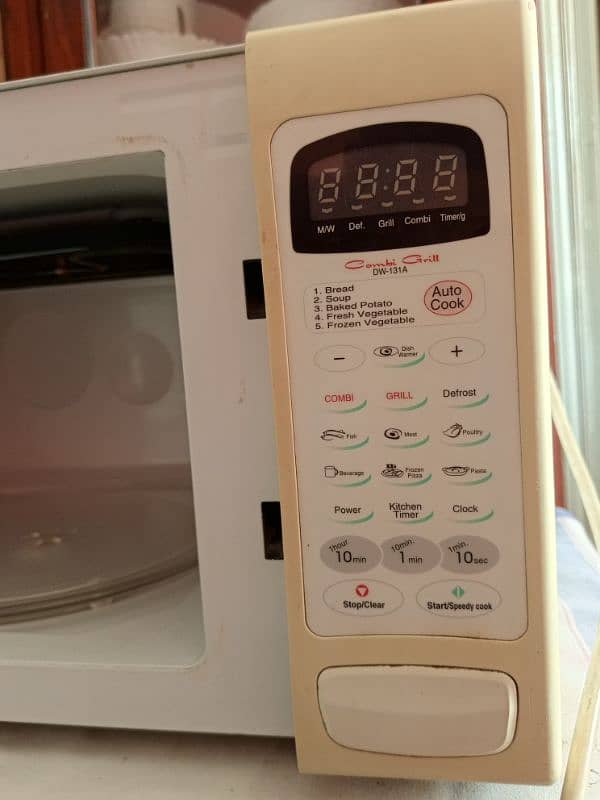 Dawlance MicroWave Full Size Model No DW -131A 3