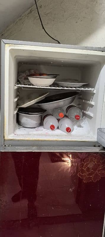 haier fridge full size in working condition 2