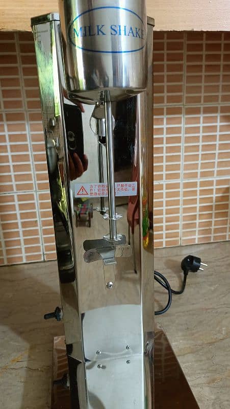 Ice cream shaker and blender machine 4