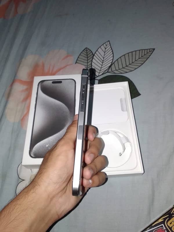 I PHONE 15 PRO MAX WHITE TITANIUM 4