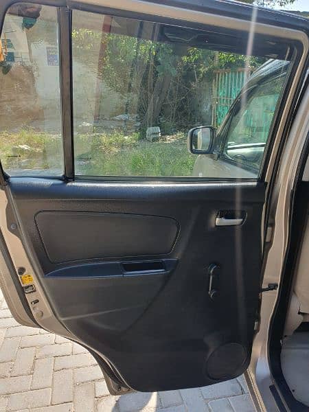 Suzuki Wagon R 2016. Islamabad Registered. family used neat & clean 13