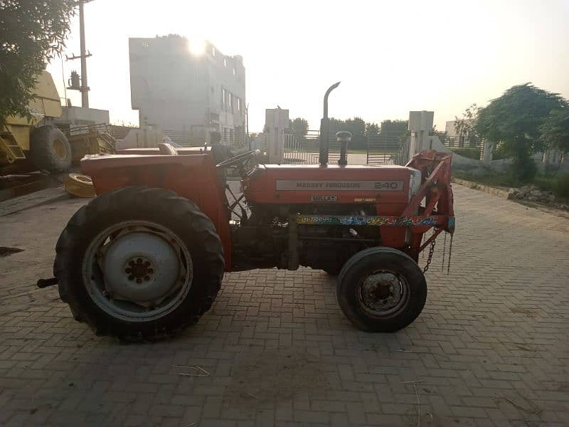 Tractor messy 240 2