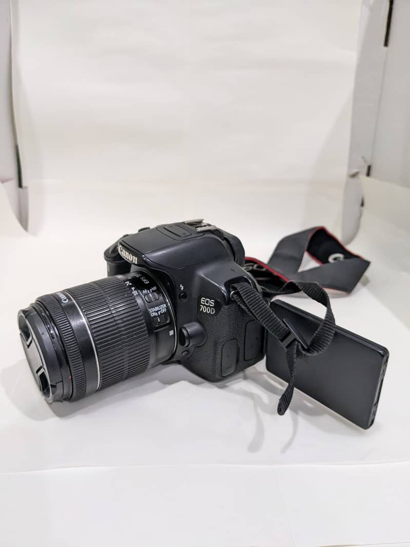 Canon EOS 700D Camera - 18-55mm Lens, Auto Focus, with battery charger 1