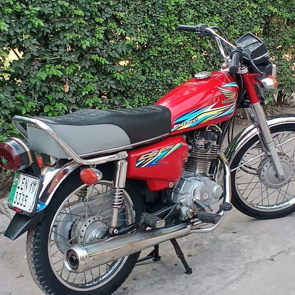 Honda 125  2019/18 model Golden no  complete add parh k rabita krna 1