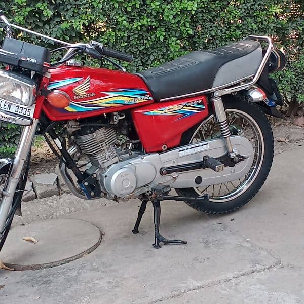 Honda 125  2019/18 model Golden no  complete add parh k rabita krna 2