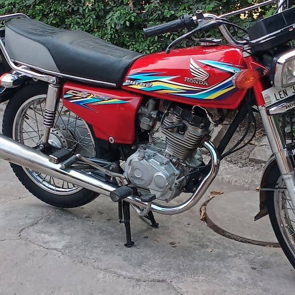 Honda 125  2019/18 model Golden no  complete add parh k rabita krna 3