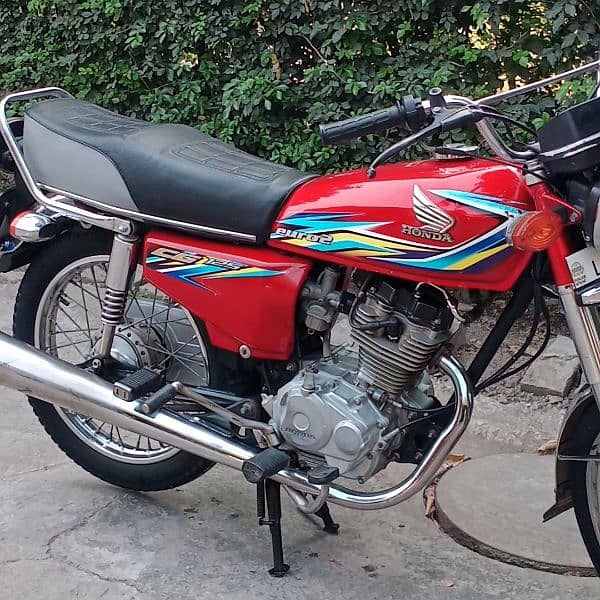 Honda 125  2019/18 model Golden no  complete add parh k rabita krna 5