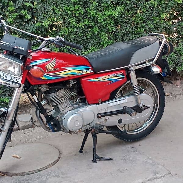 Honda 125  2019/18 model Golden no  complete add parh k rabita krna 9