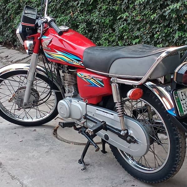 Honda 125  2019/18 model Golden no  complete add parh k rabita krna 10