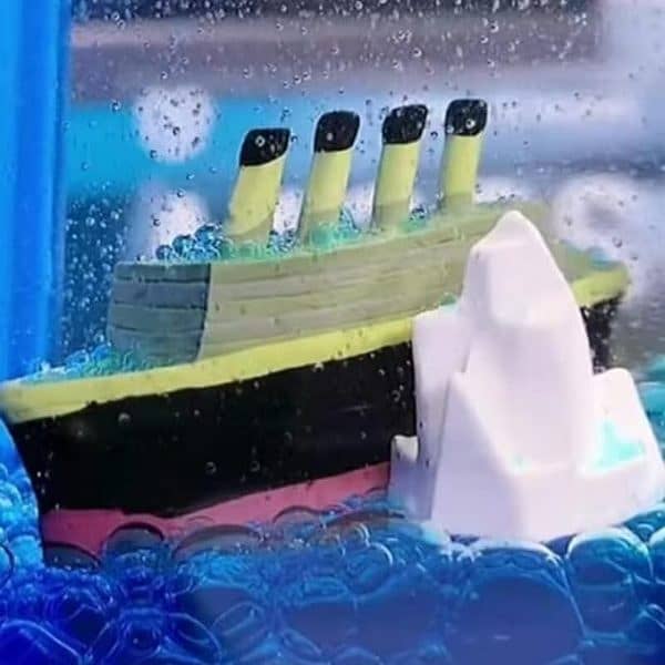 Car Interior Accessories Dashboard Decoration,moving Titanic Liquid W 2