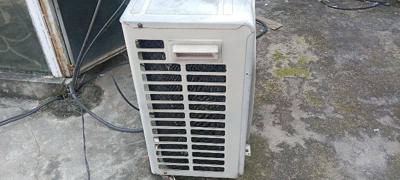 Ac for sale humry ghr 2 h is Liye ik sale krna h 3