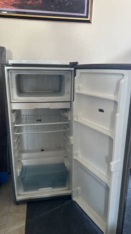 dawlence fridge perfect cooling in good condition 1