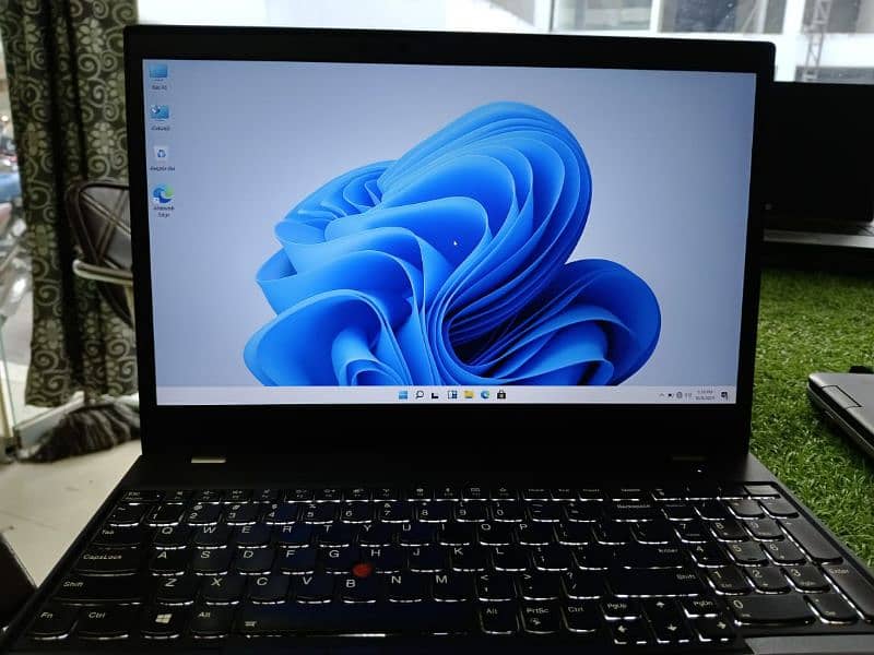 LENOVO T580 . . CORE I7 8TH GEN LAPTOP . . 1