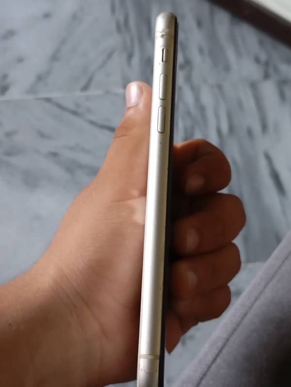 IPhone 11 white 2