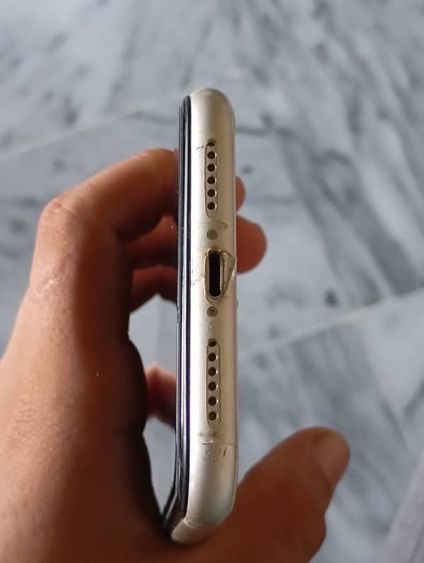 IPhone 11 white 5