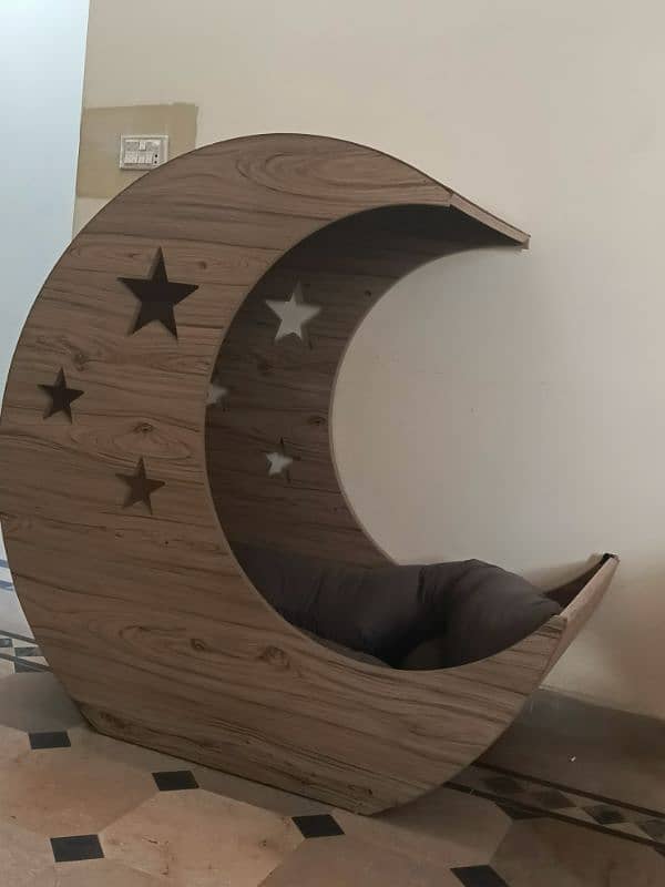 Half moon beby bed 0