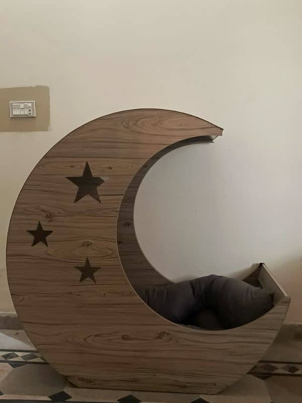 Half moon beby bed 1