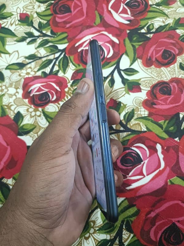 vivo y20 or is ka original charger bhi hai 4