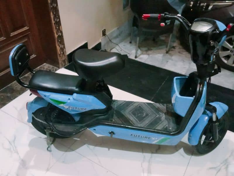 yj future Scooty for sale urgent 8