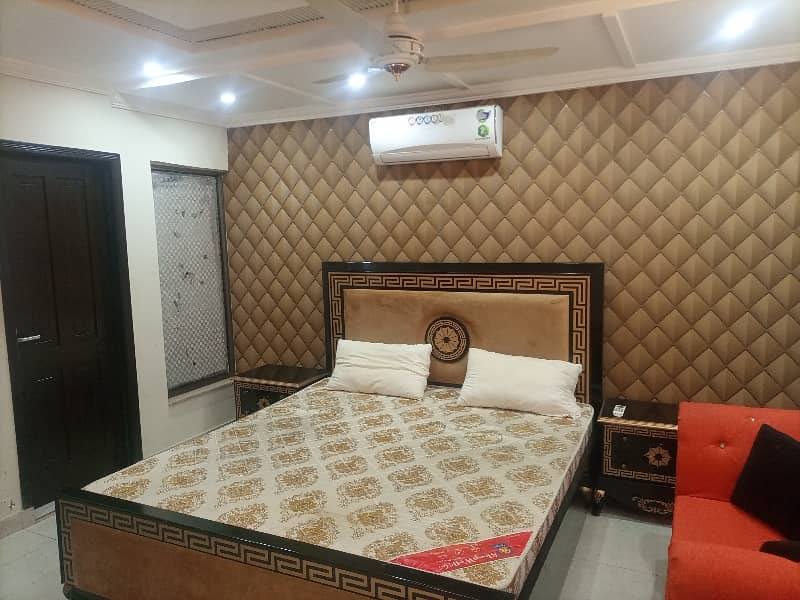 2 BEDROOMS FULLY LUXURY FURNISH IDEAL LOCATION EXCELLENT FLAT FOR RENT IN BAHRIA TOWN LAHORE 7