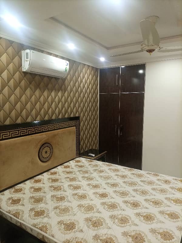 2 BEDROOMS FULLY LUXURY FURNISH IDEAL LOCATION EXCELLENT FLAT FOR RENT IN BAHRIA TOWN LAHORE 8