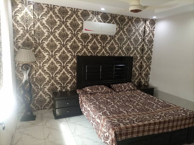 1 BEDROOM FULLY LUXURY FURNISH IDEAL LOCATION EXCELLENT FLAT FOR RENT IN BAHRIA TOWN LAHORE 0