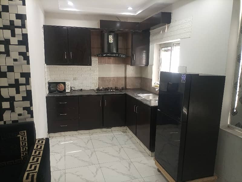 1 BEDROOM FULLY LUXURY FURNISH IDEAL LOCATION EXCELLENT FLAT FOR RENT IN BAHRIA TOWN LAHORE 2