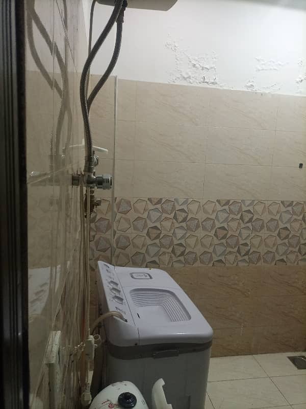 1 BEDROOM FULLY LUXURY FURNISH IDEAL LOCATION EXCELLENT FLAT FOR RENT IN BAHRIA TOWN LAHORE 4