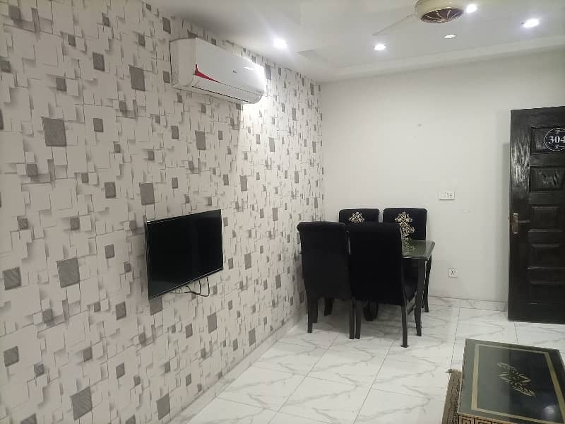 1 BEDROOM FULLY LUXURY FURNISH IDEAL LOCATION EXCELLENT FLAT FOR RENT IN BAHRIA TOWN LAHORE 6