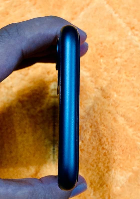 iPhone 11(64Gb)NoN PTA 5