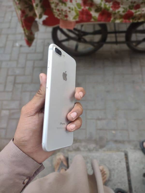 I phone 7 plus whtsap No 03169938618 2