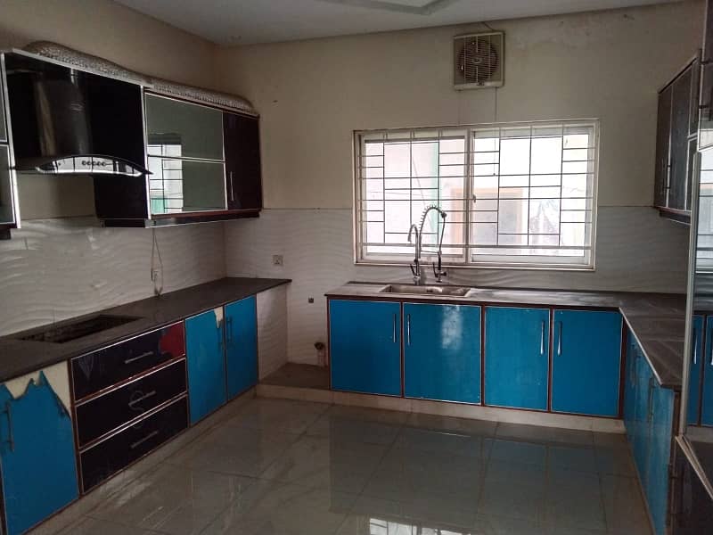 1 kanal beautiful house for rent 3