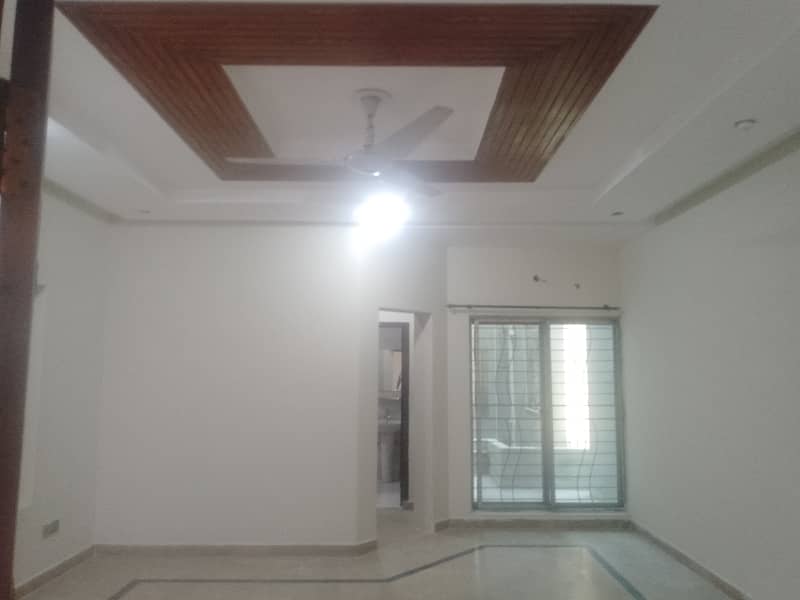 1 kanal beautiful house for rent 9