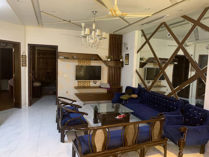 LUXURIOUS 7.5 MARLA HOUSE FOR SALE AT EYE CATCHING LOCATION IN JOHAR TOWN 1