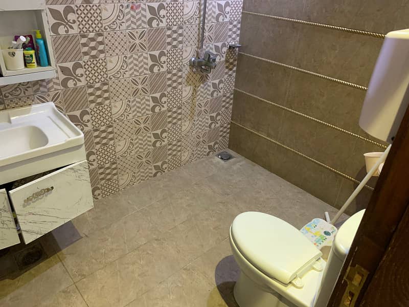 LUXURIOUS 7.5 MARLA HOUSE FOR SALE AT EYE CATCHING LOCATION IN JOHAR TOWN 6