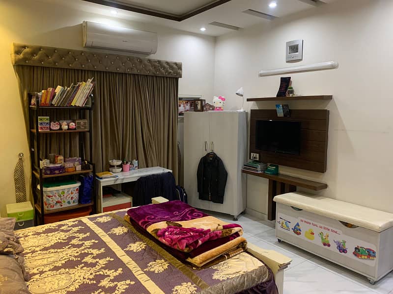 LUXURIOUS 7.5 MARLA HOUSE FOR SALE AT EYE CATCHING LOCATION IN JOHAR TOWN 8