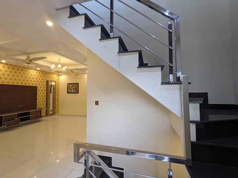 LUXURIOUS 7.5 MARLA HOUSE FOR SALE AT EYE CATCHING LOCATION IN JOHAR TOWN 19